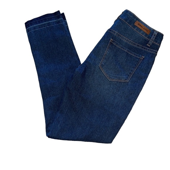 KENDALL & KYLIE Kontent Mid-Rise Crop Jeans Raw Hem | Size 7/8 | NWT - Picture 2 of 6